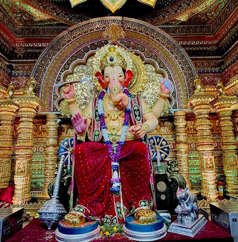Lalbaugcha Raja Ganesh idol Mumbai 2025 Ganesh Chaturthi celebrations